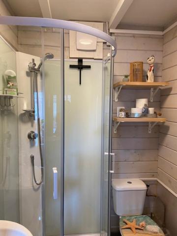 Homestay Tinyhouse Woody At The Water *