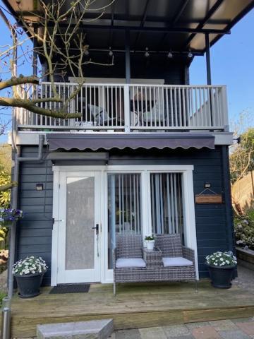 Tinyhouse Woody At The Water Homestay *